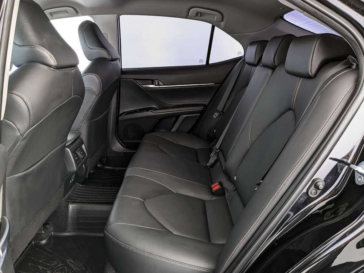 Toyota Camry с пробегом — 2019 год. Фото: #11