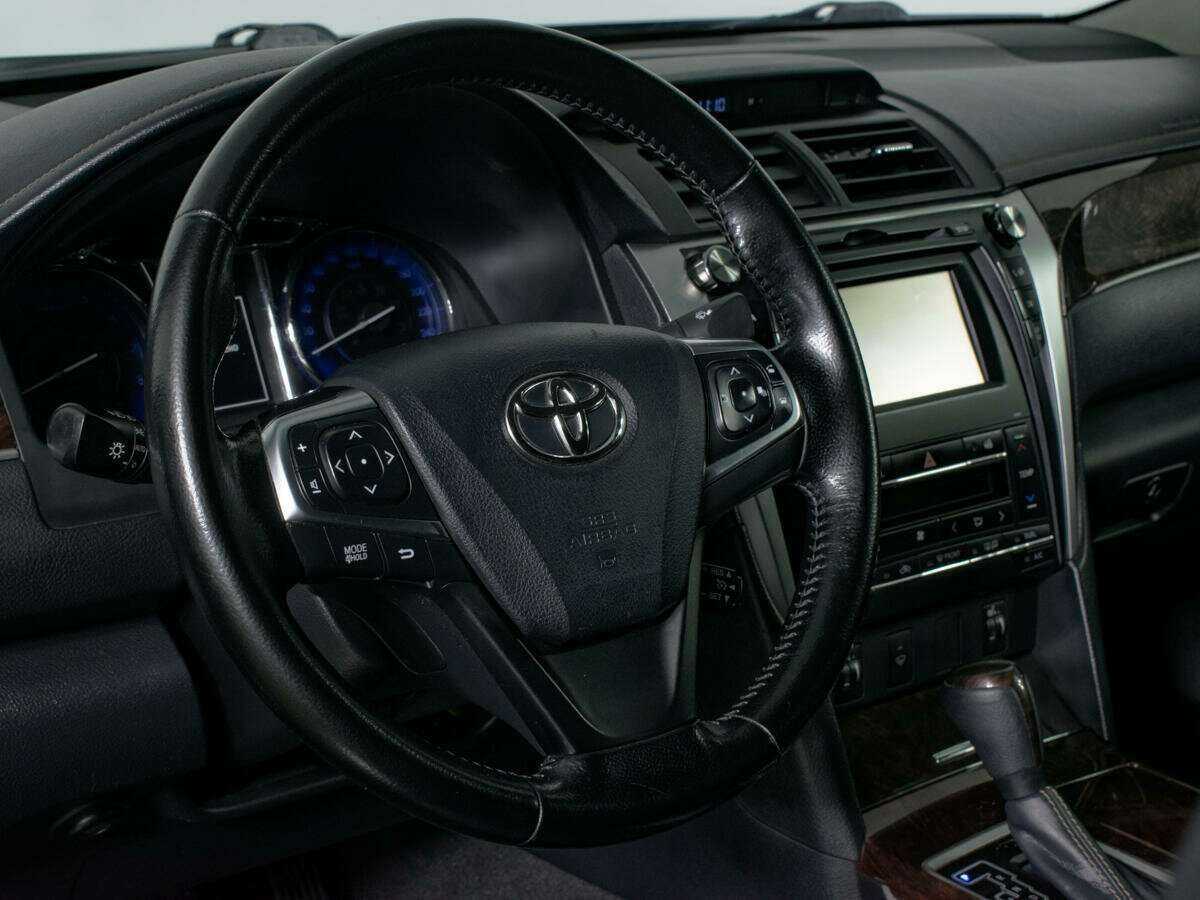 Toyota Camry с пробегом — 2017 год. Фото: #14