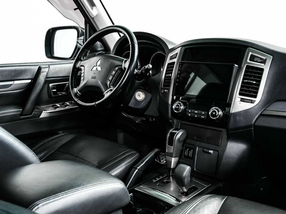 Mitsubishi Pajero с пробегом — 2015 год. Фото: #8