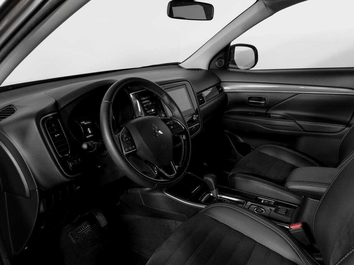 Mitsubishi Outlander с пробегом — 2021 год. Фото: #14
