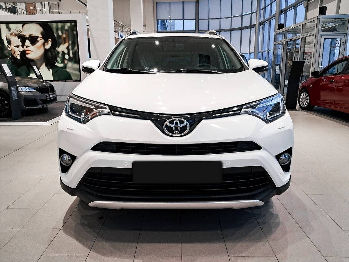 Toyota RAV4 с пробегом — 2016 год. Фото: #1