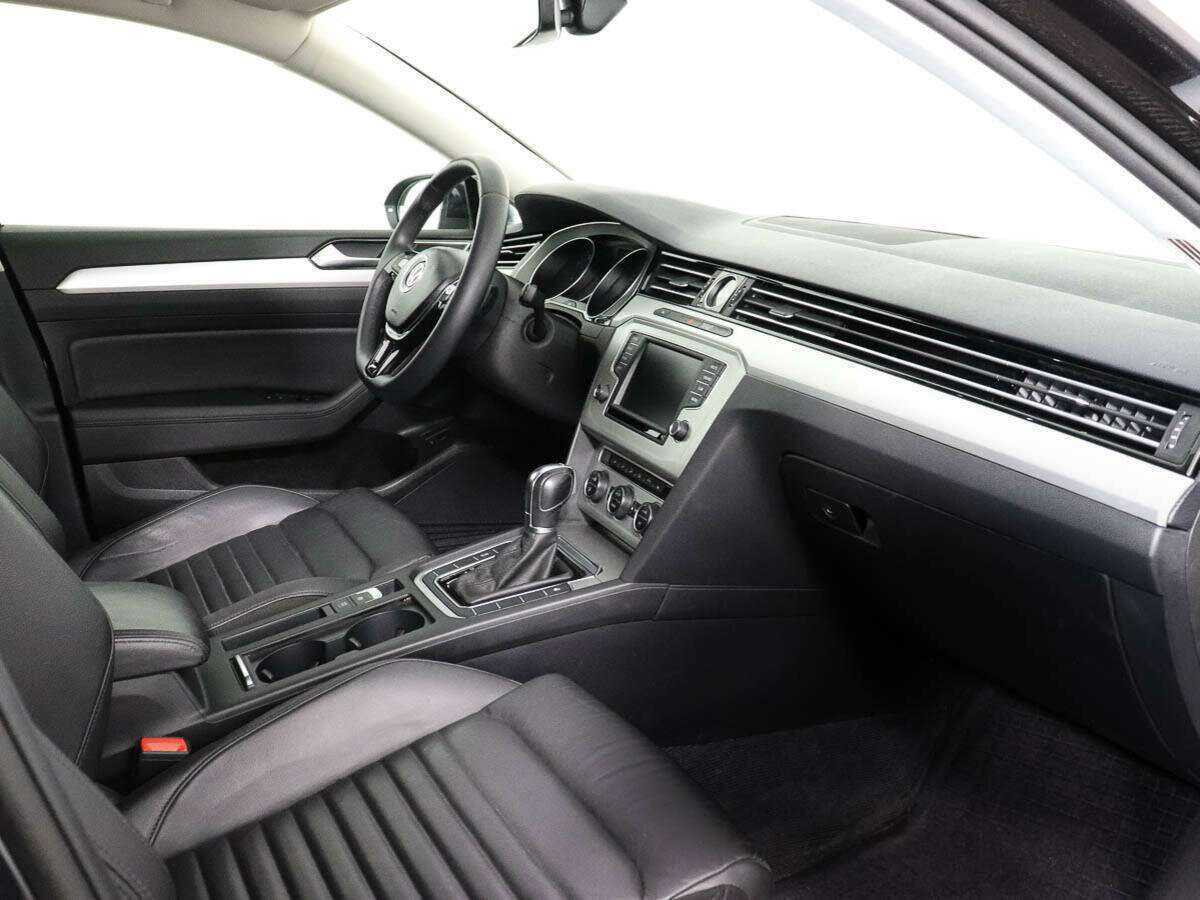 Volkswagen Passat с пробегом — 2017 год. Фото: #6
