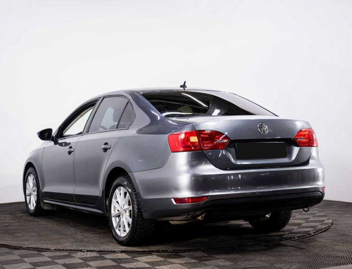 Volkswagen Jetta с пробегом — 2012 год. Фото: #3