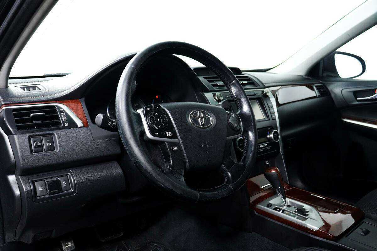 Toyota Camry с пробегом — 2012 год. Фото: #12