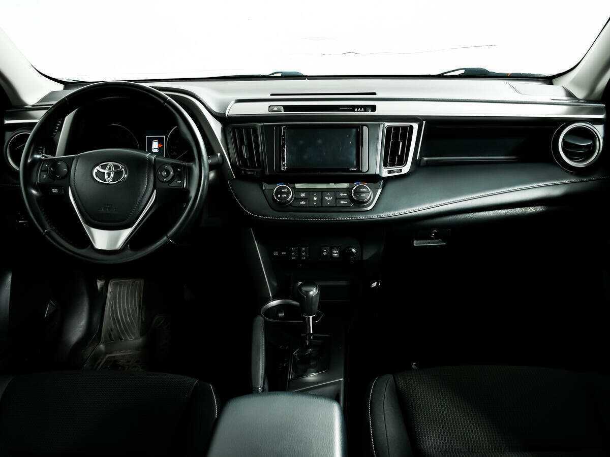 Toyota RAV4 с пробегом — 2018 год. Фото: #10