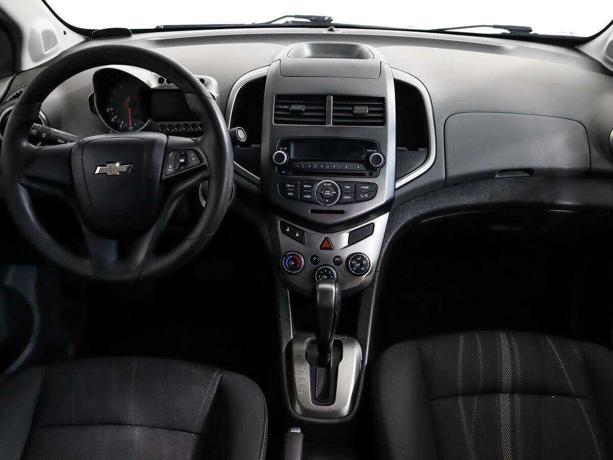 Chevrolet Aveo с пробегом — 2013 год. Фото: #11