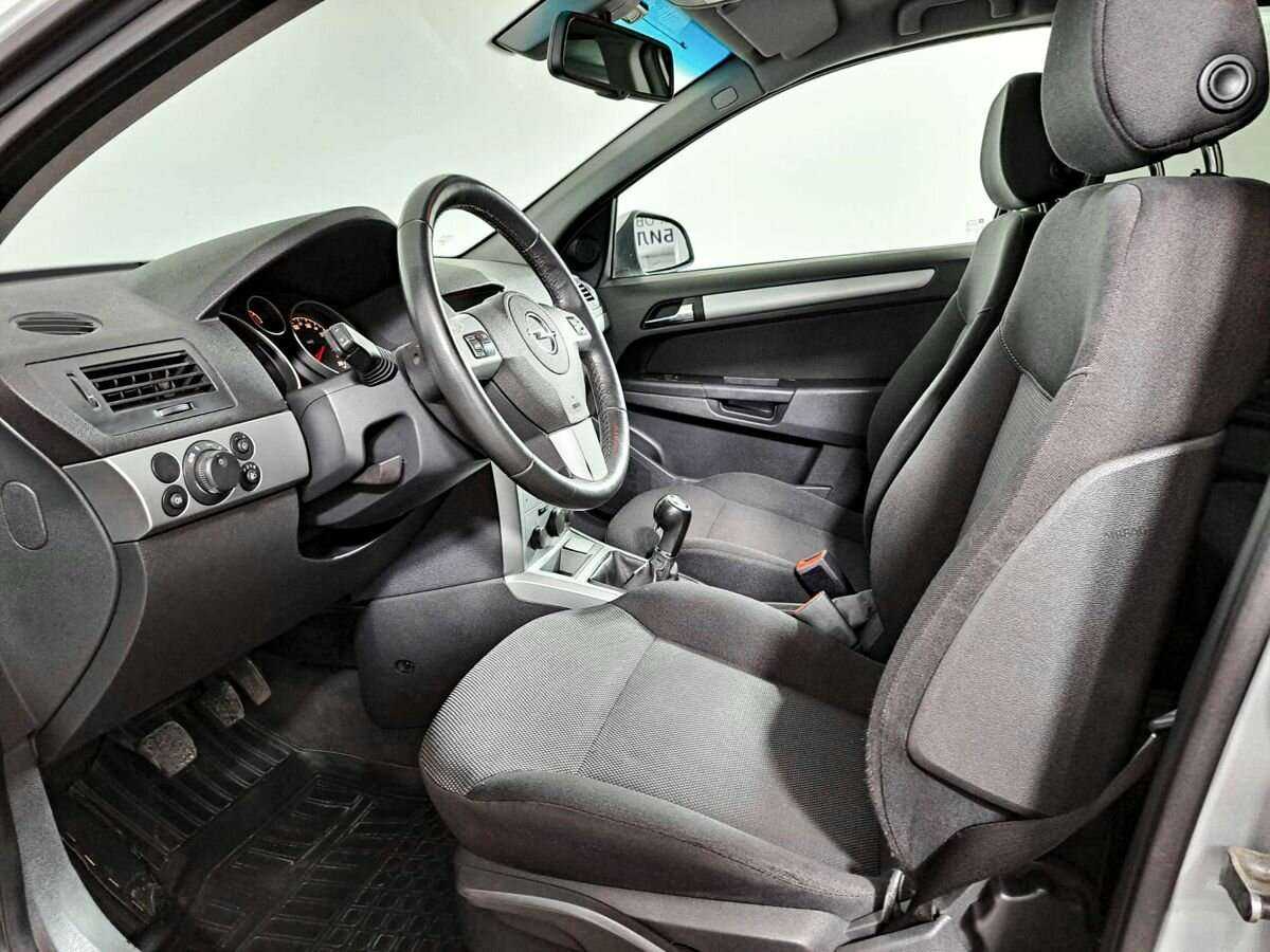 Opel Astra с пробегом — 2013 год. Фото: #14