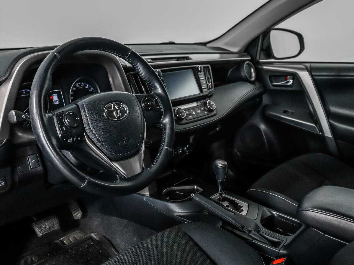 Toyota RAV4 с пробегом — 2017 год. Фото: #8