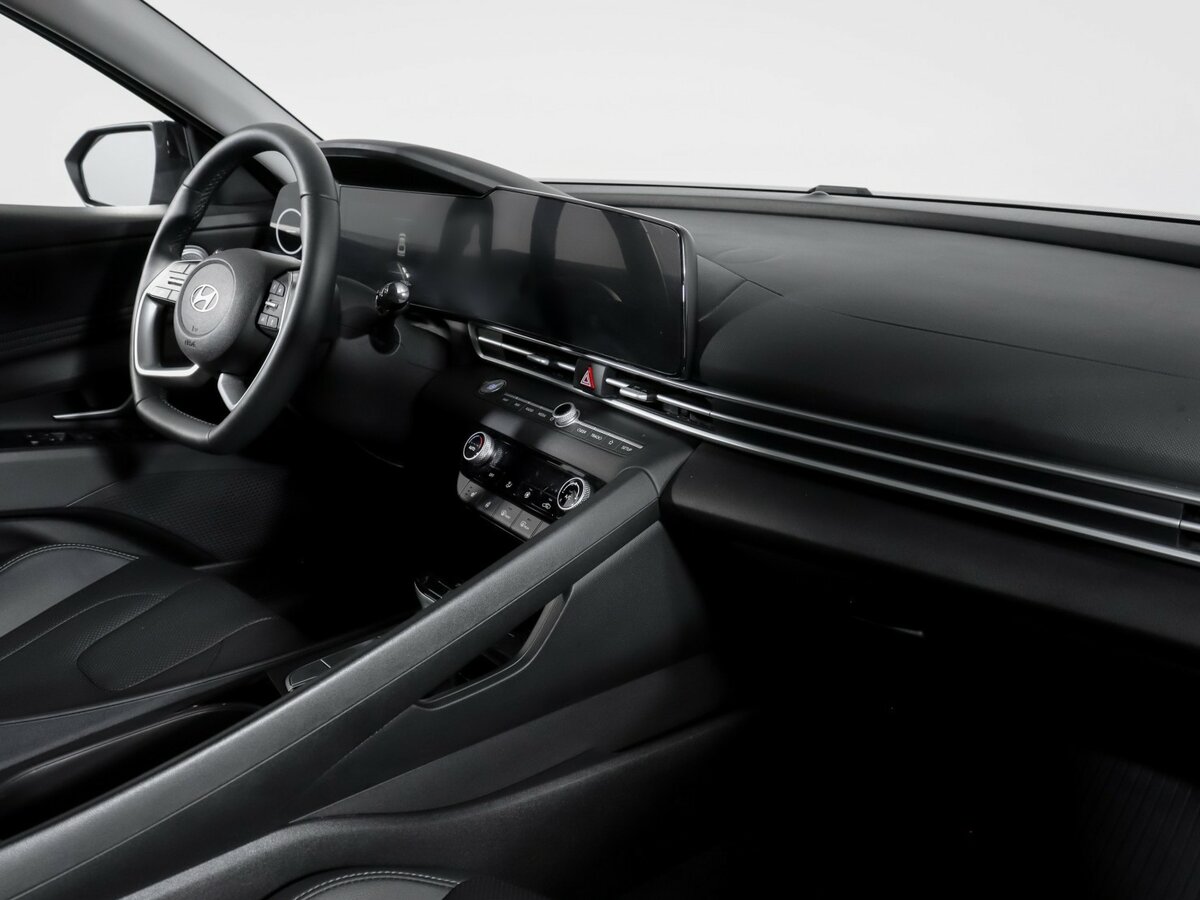 Hyundai Elantra с пробегом — 2023 год. Фото: #6