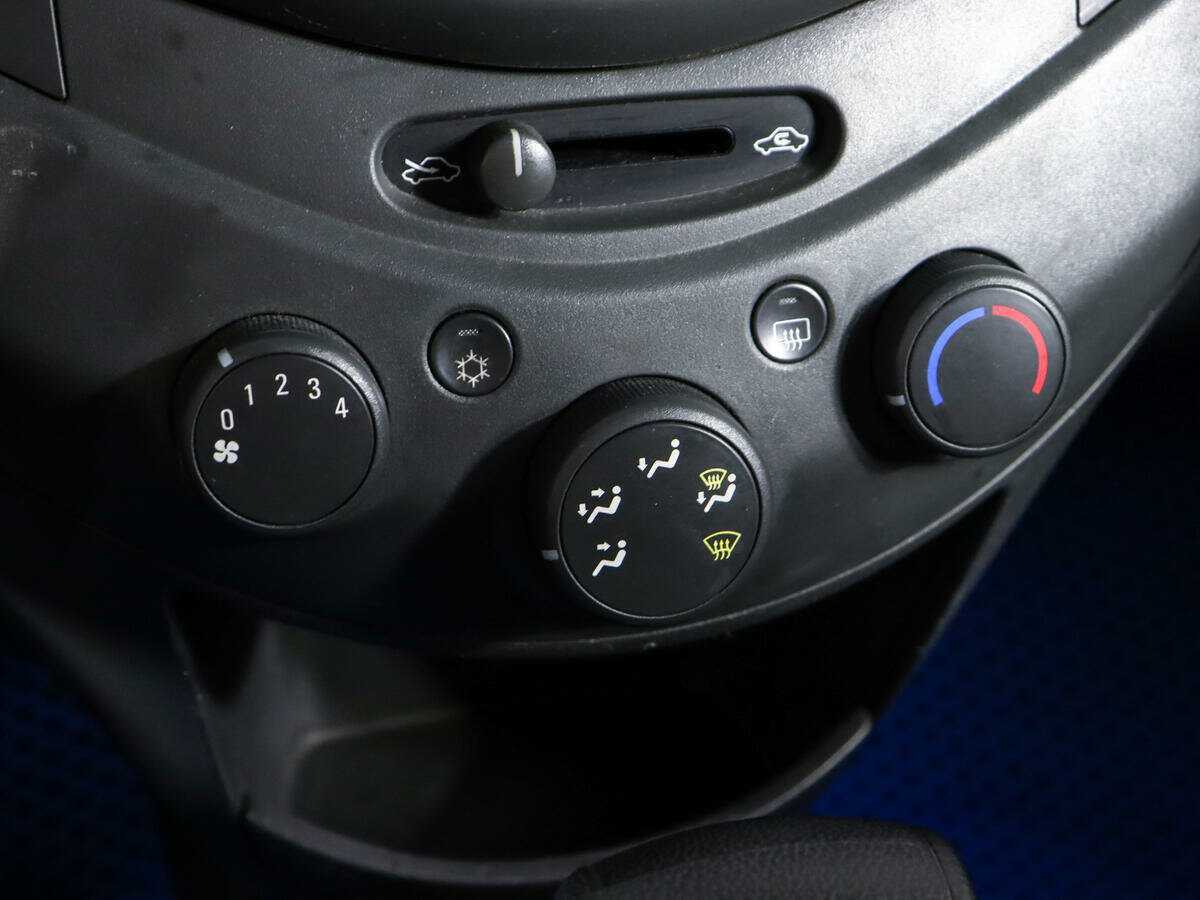 Chevrolet Spark с пробегом — 2012 год. Фото: #15