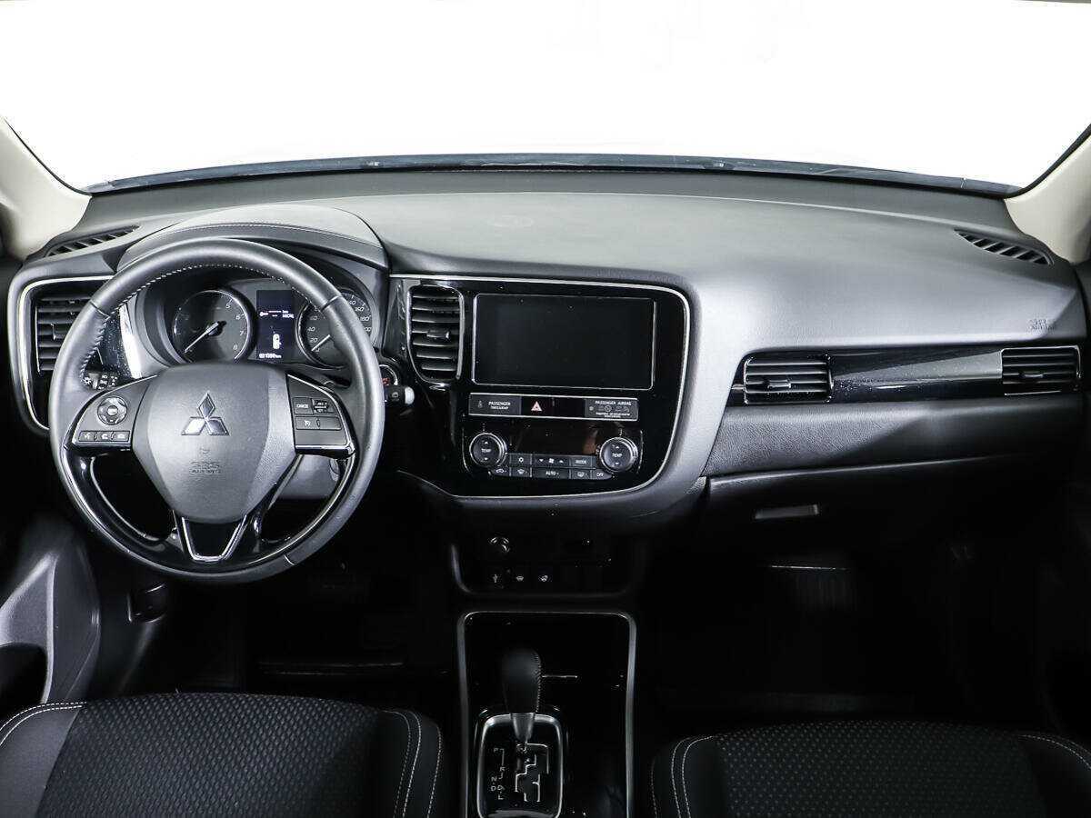 Mitsubishi Outlander с пробегом — 2020 год. Фото: #10