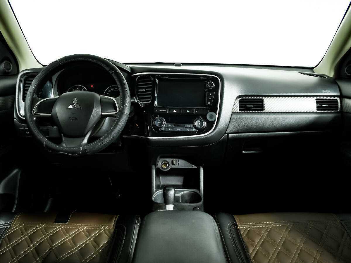Mitsubishi Outlander с пробегом — 2016 год. Фото: #8