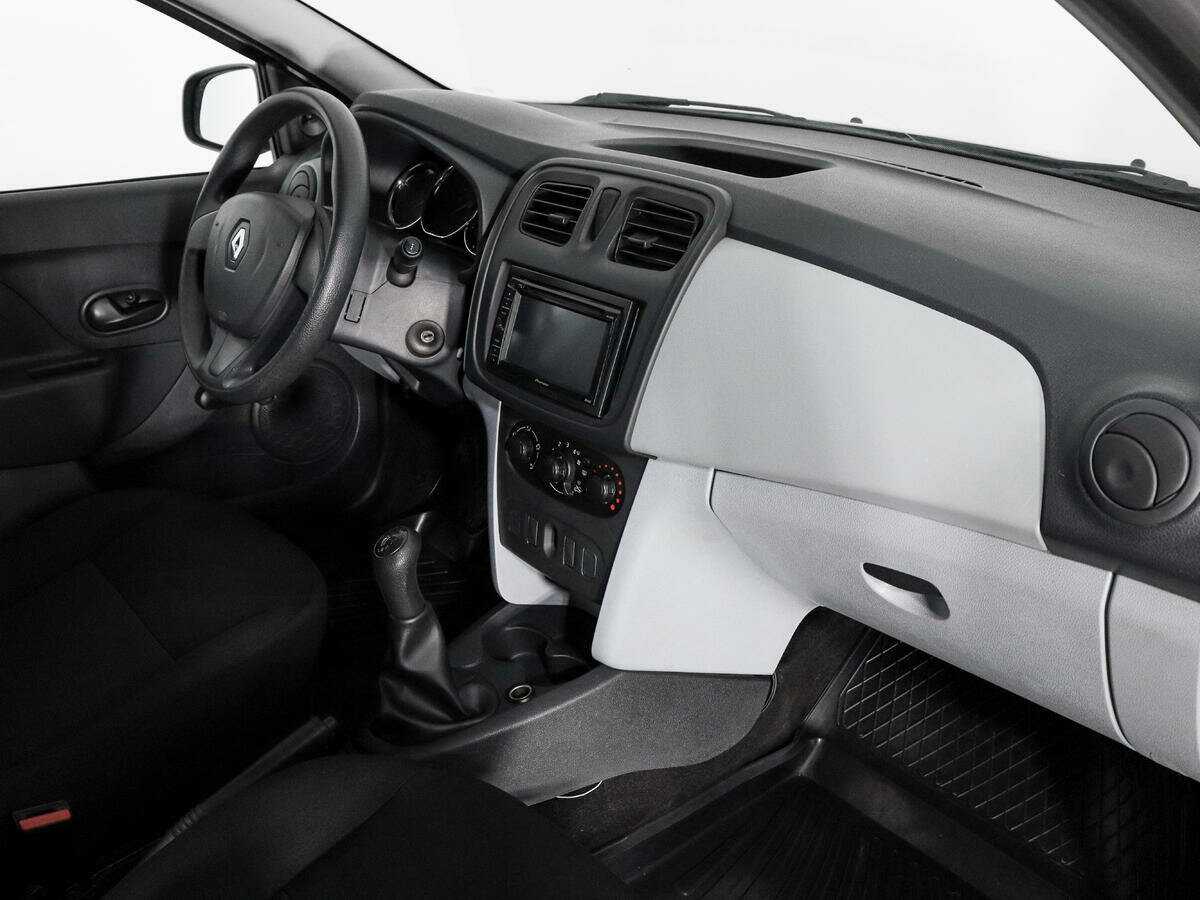 Renault Logan с пробегом — 2014 год. Фото: #11