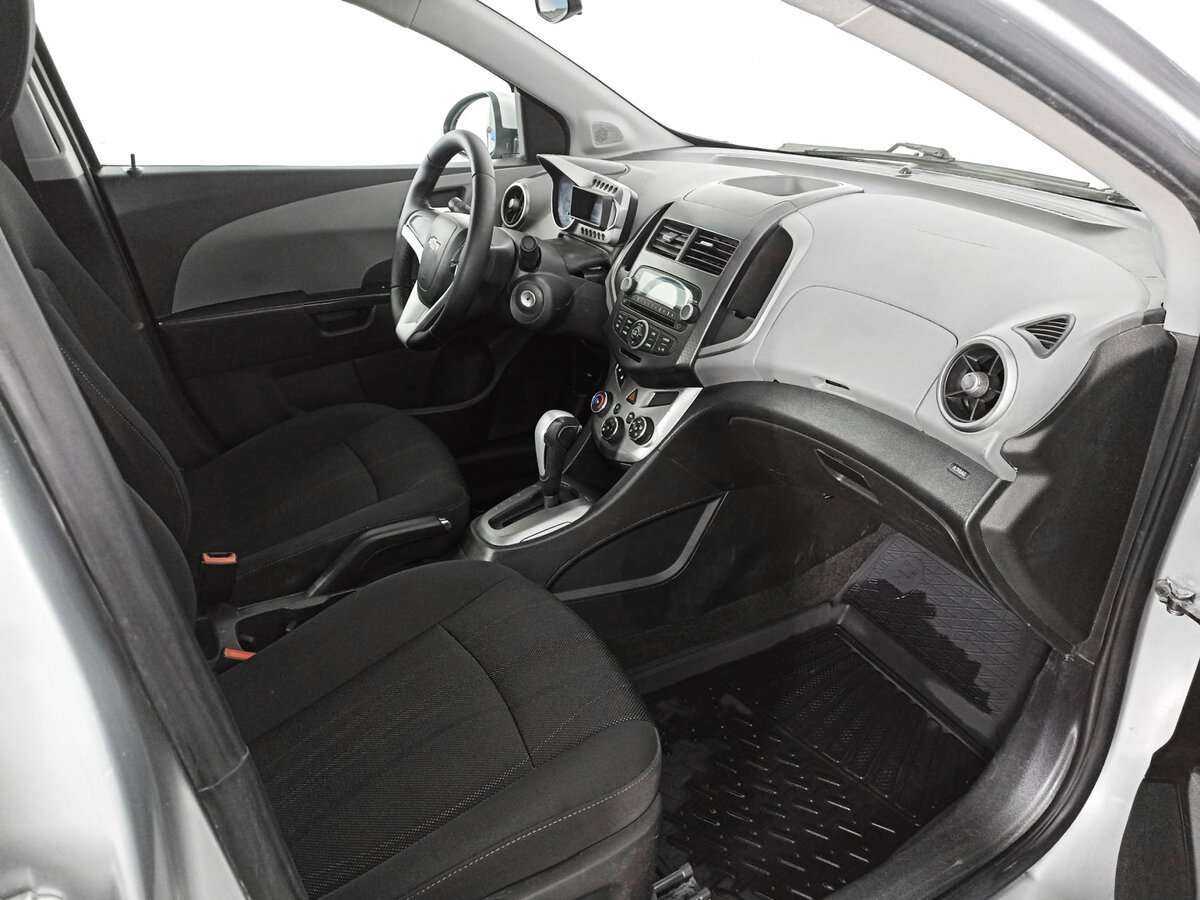 Chevrolet Aveo с пробегом — 2013 год. Фото: #8