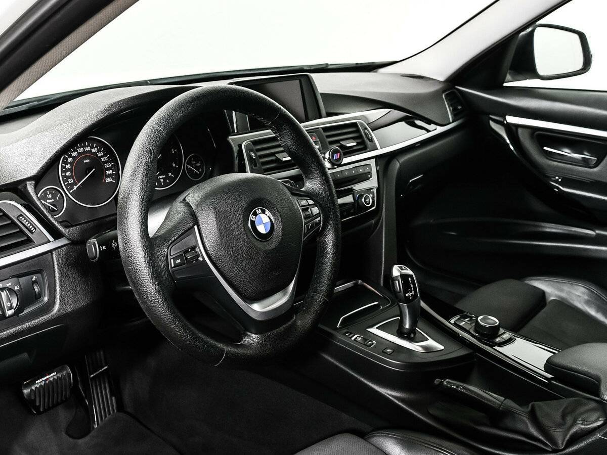 BMW 3 серии с пробегом — 2017 год. Фото: #11
