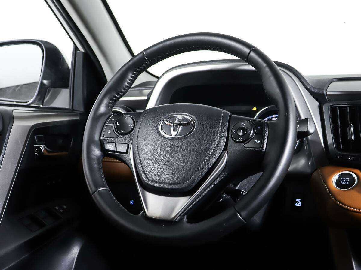 Toyota RAV4 с пробегом — 2018 год. Фото: #12