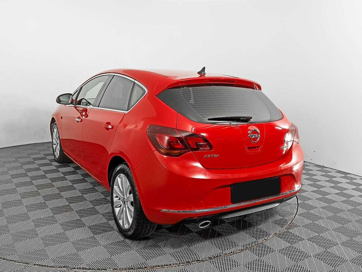 Opel Astra с пробегом — 2012 год. Фото: #5