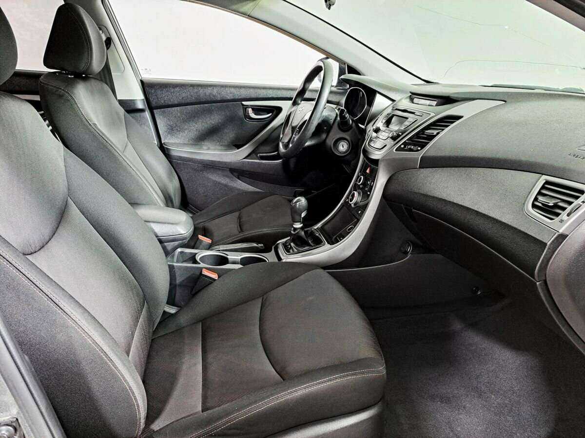Hyundai Elantra с пробегом — 2015 год. Фото: #10