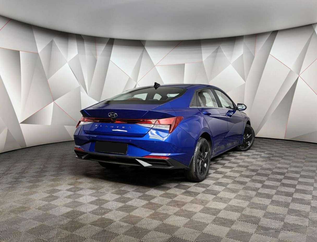Hyundai Elantra с пробегом — 2022 год. Фото: #1