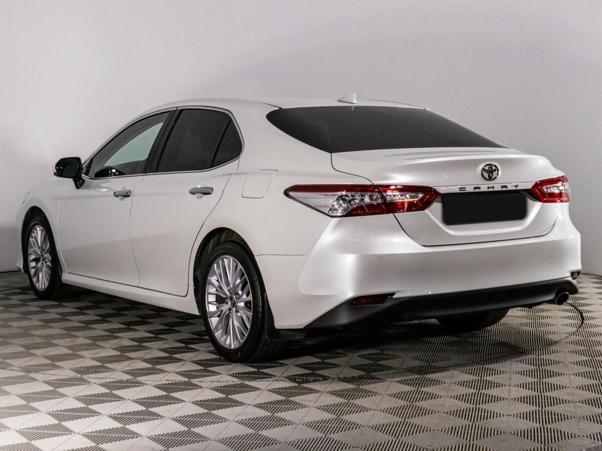 Toyota Camry с пробегом — 2019 год. Фото: #6