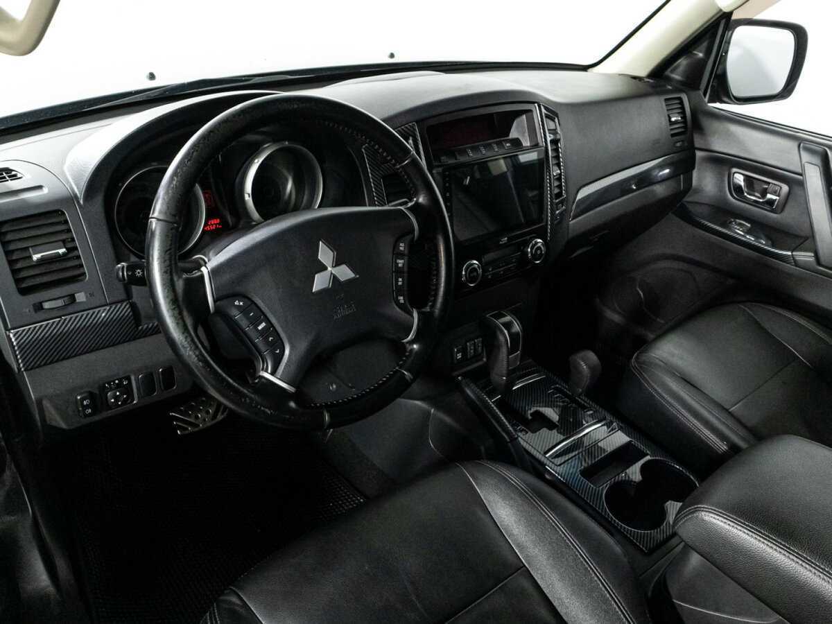Mitsubishi Pajero с пробегом — 2014 год. Фото: #10