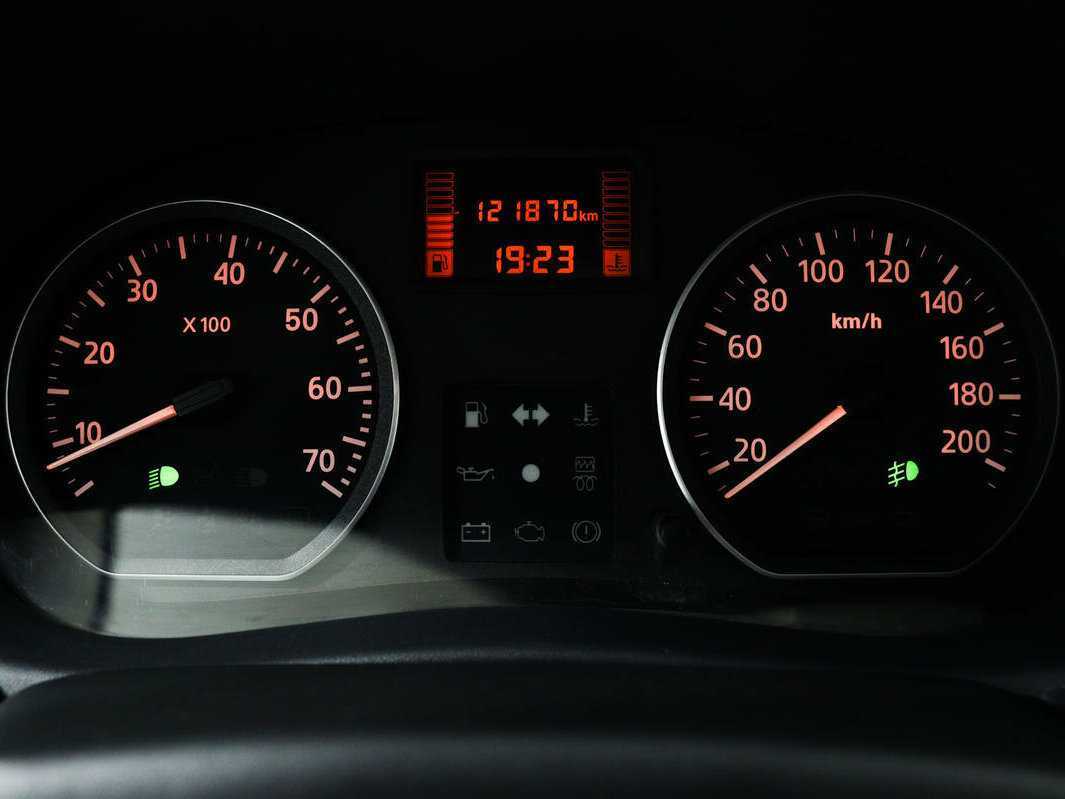 Renault Sandero с пробегом — 2012 год. Фото: #9