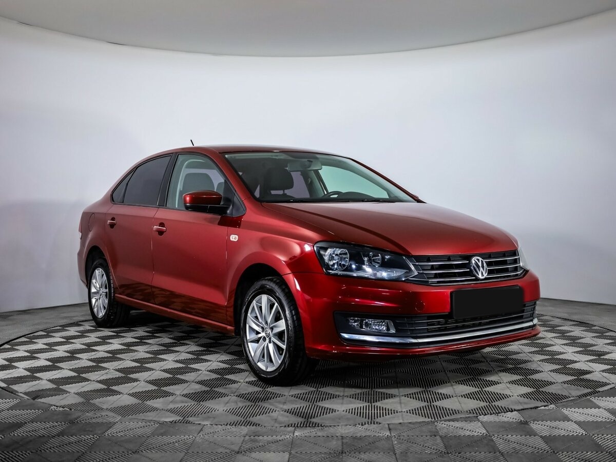 Volkswagen Polo с пробегом — 2015 год. Фото: #6