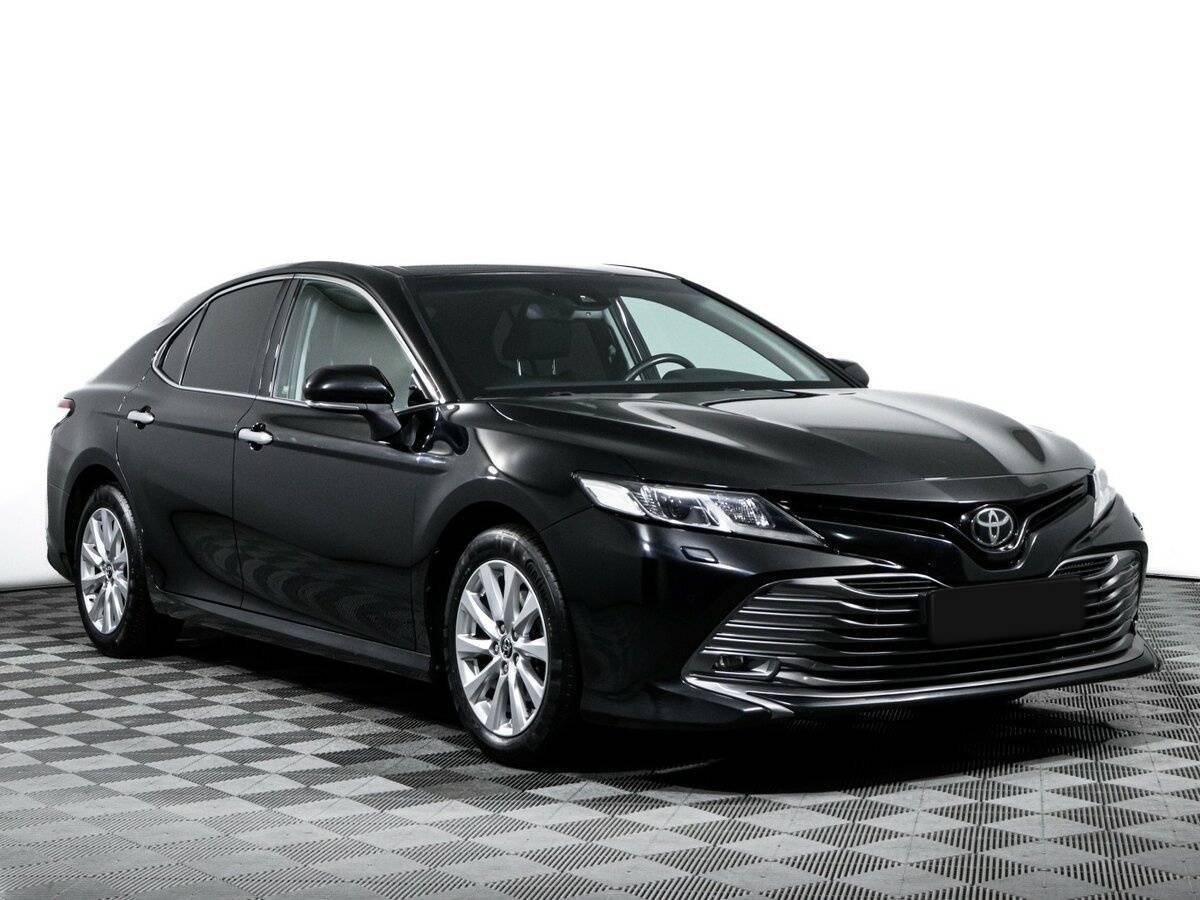 Toyota Camry с пробегом — 2018 год. Фото: #1