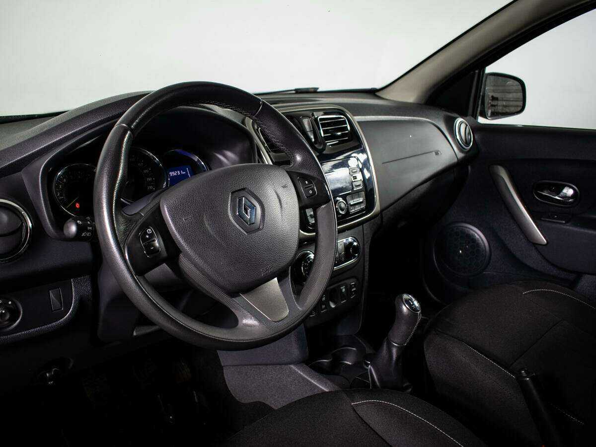Renault Sandero с пробегом — 2017 год. Фото: #10