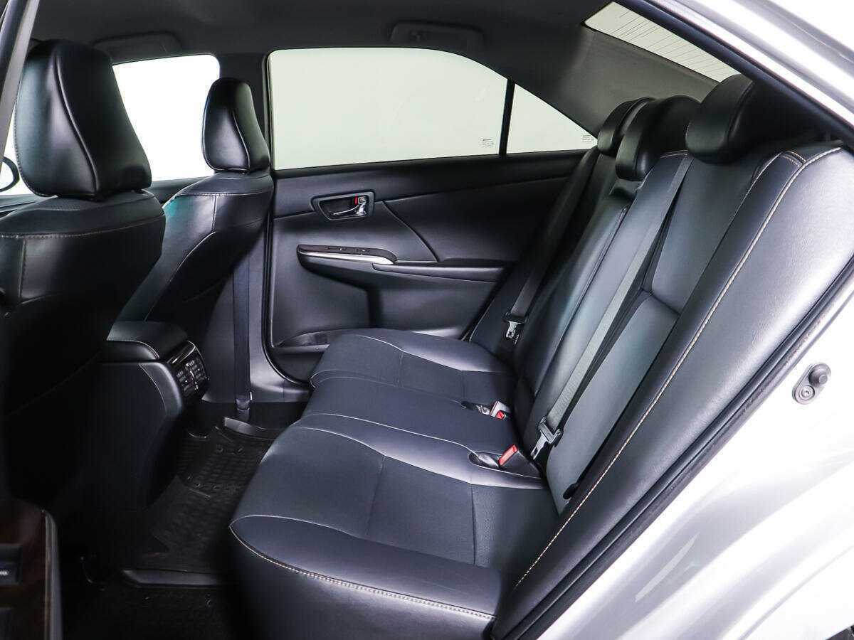 Toyota Camry с пробегом — 2017 год. Фото: #9