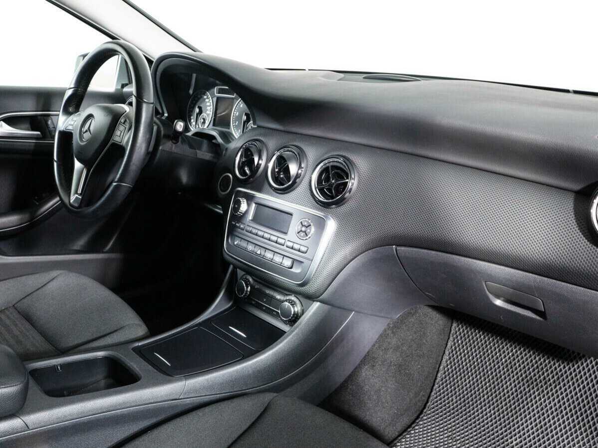 Mercedes-Benz A-Класс с пробегом — 2015 год. Фото: #8