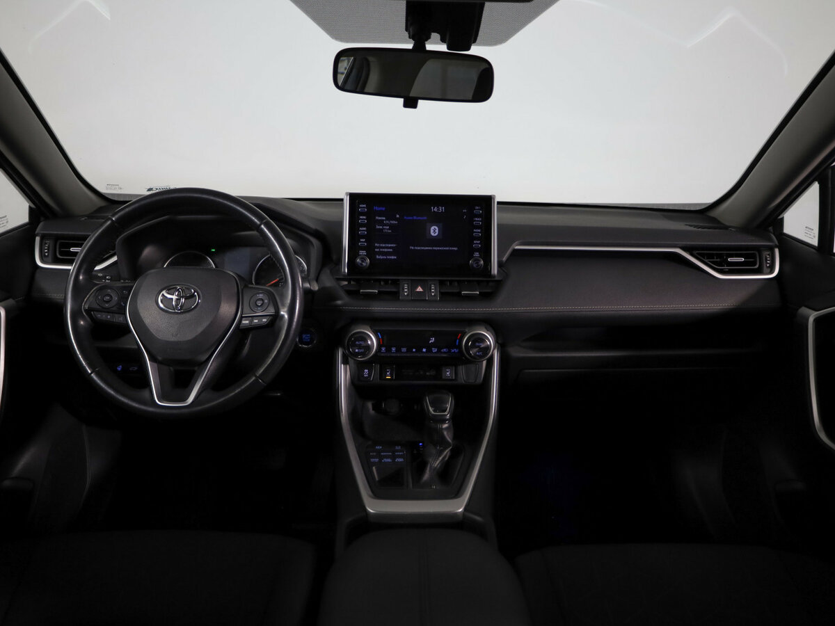 Toyota RAV4 с пробегом — 2019 год. Фото: #8