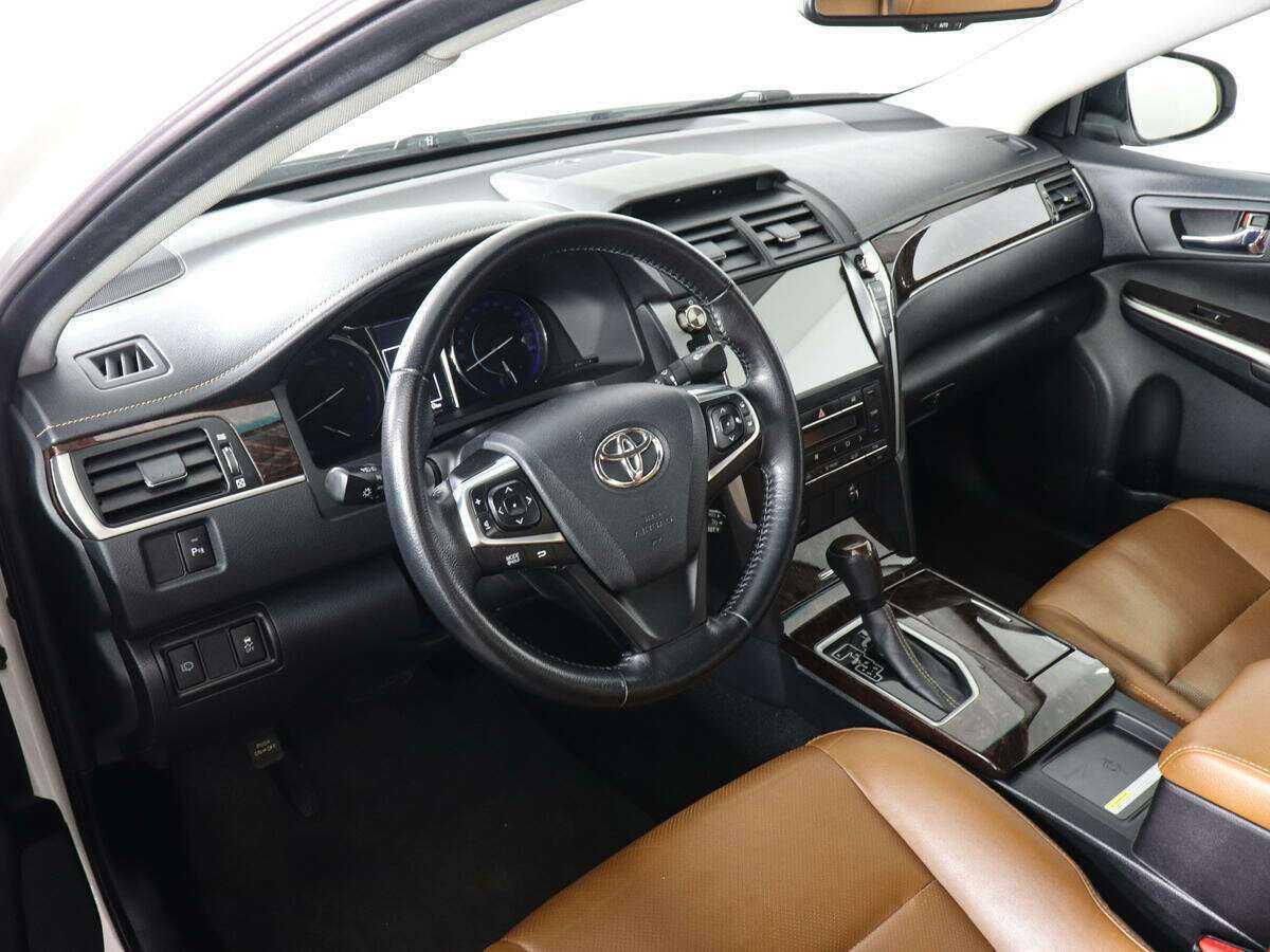 Toyota Camry с пробегом — 2016 год. Фото: #8