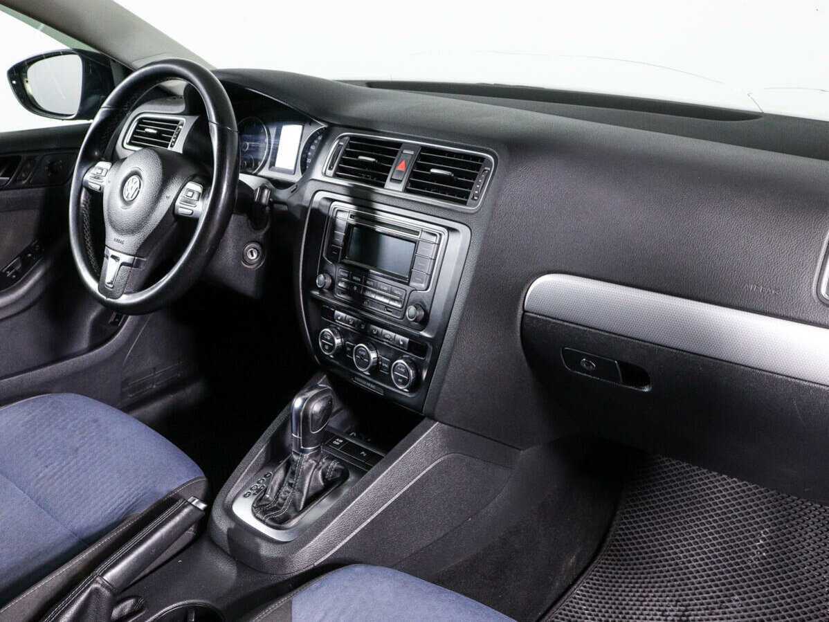 Volkswagen Jetta с пробегом — 2013 год. Фото: #6