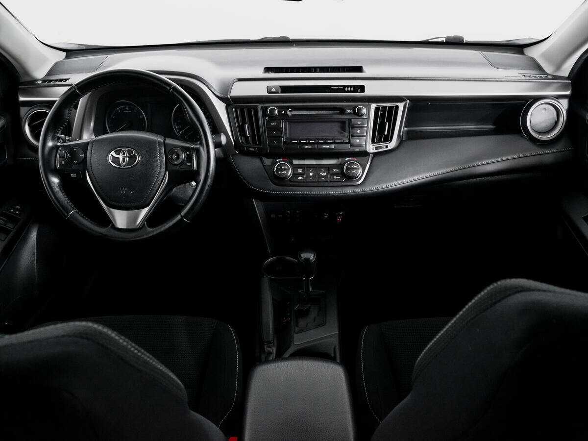 Toyota RAV4 с пробегом — 2018 год. Фото: #11