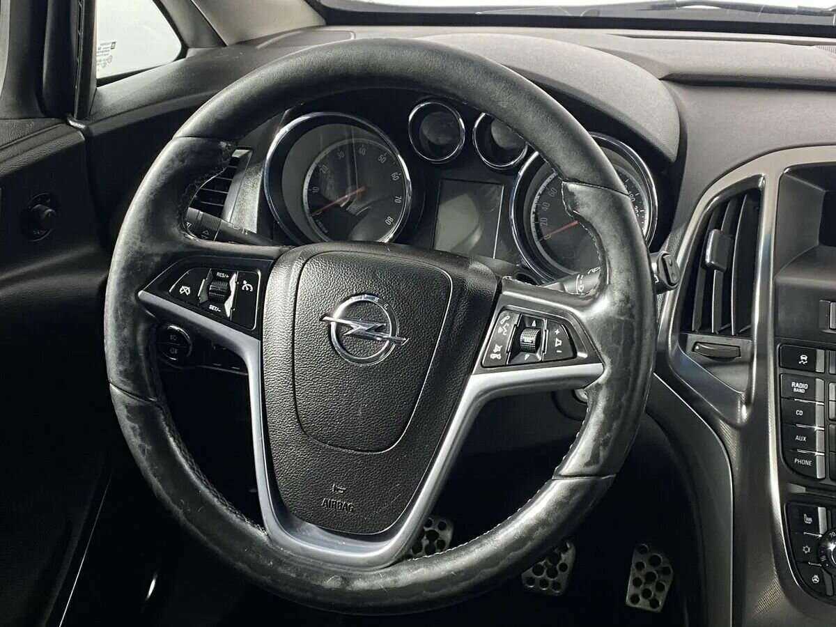 Opel Astra с пробегом — 2012 год. Фото: #10