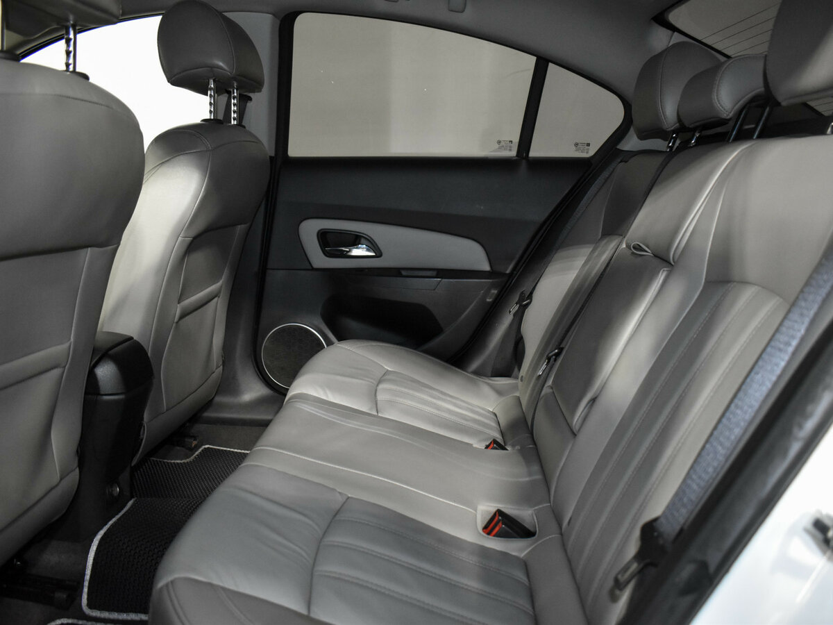 Chevrolet Cruze с пробегом — 2013 год. Фото: #8