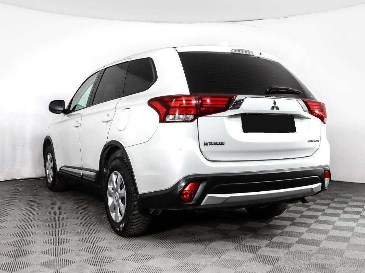 Mitsubishi Outlander с пробегом — 2018 год. Фото: #6