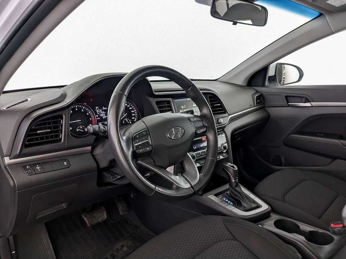 Hyundai Elantra с пробегом — 2020 год. Фото: #13