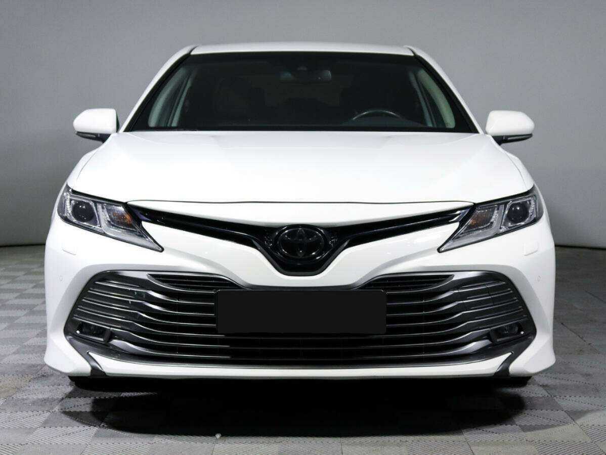 Toyota Camry с пробегом — 2018 год. Фото: #1