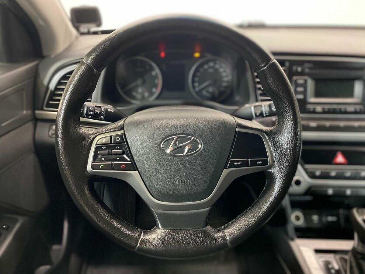 Hyundai Elantra с пробегом — 2017 год. Фото: #11