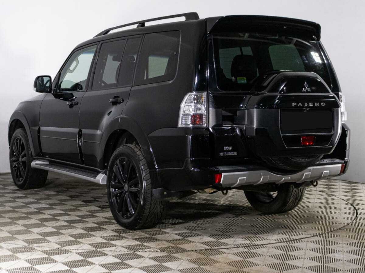 Mitsubishi Pajero с пробегом — 2015 год. Фото: #6