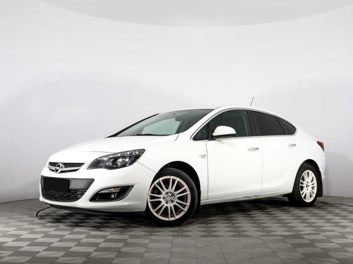Opel Astra с пробегом — 2013 год. Фото: #0