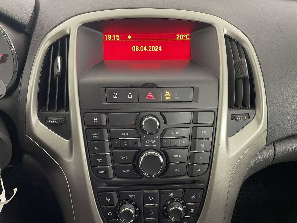 Opel Astra с пробегом — 2012 год. Фото: #11