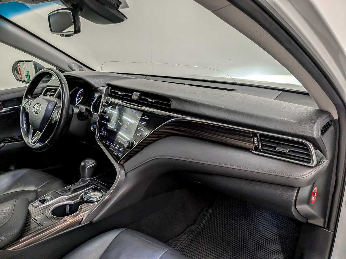 Toyota Camry с пробегом — 2019 год. Фото: #10