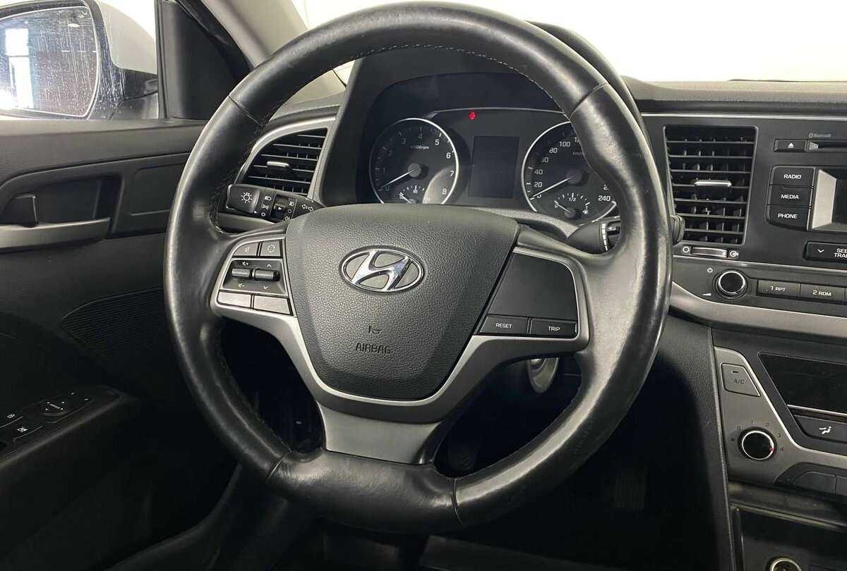 Hyundai Elantra с пробегом — 2017 год. Фото: #8