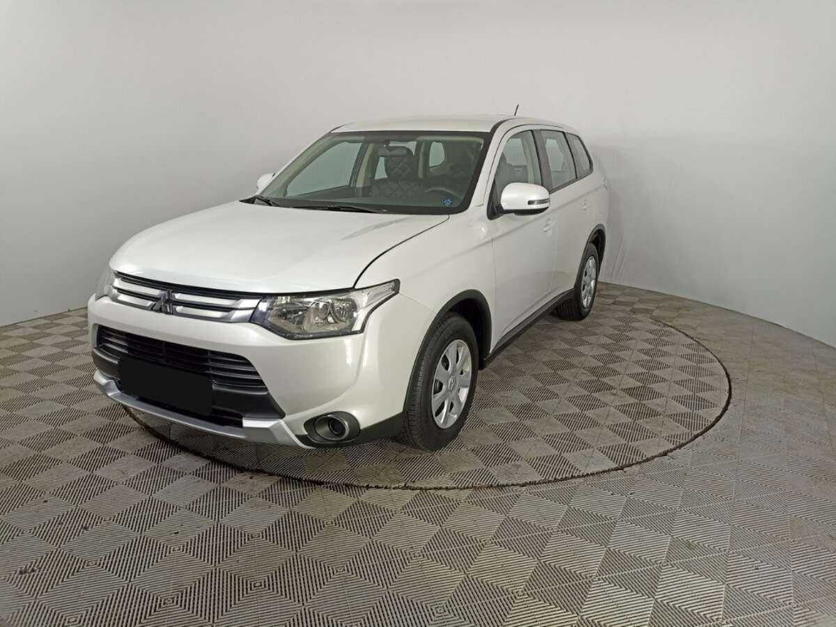 Mitsubishi Outlander с пробегом — 2014 год. Фото: #0