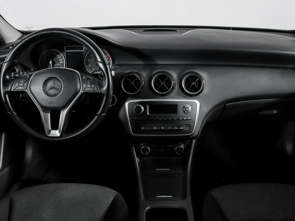 Mercedes-Benz A-Класс с пробегом — 2014 год. Фото: #9