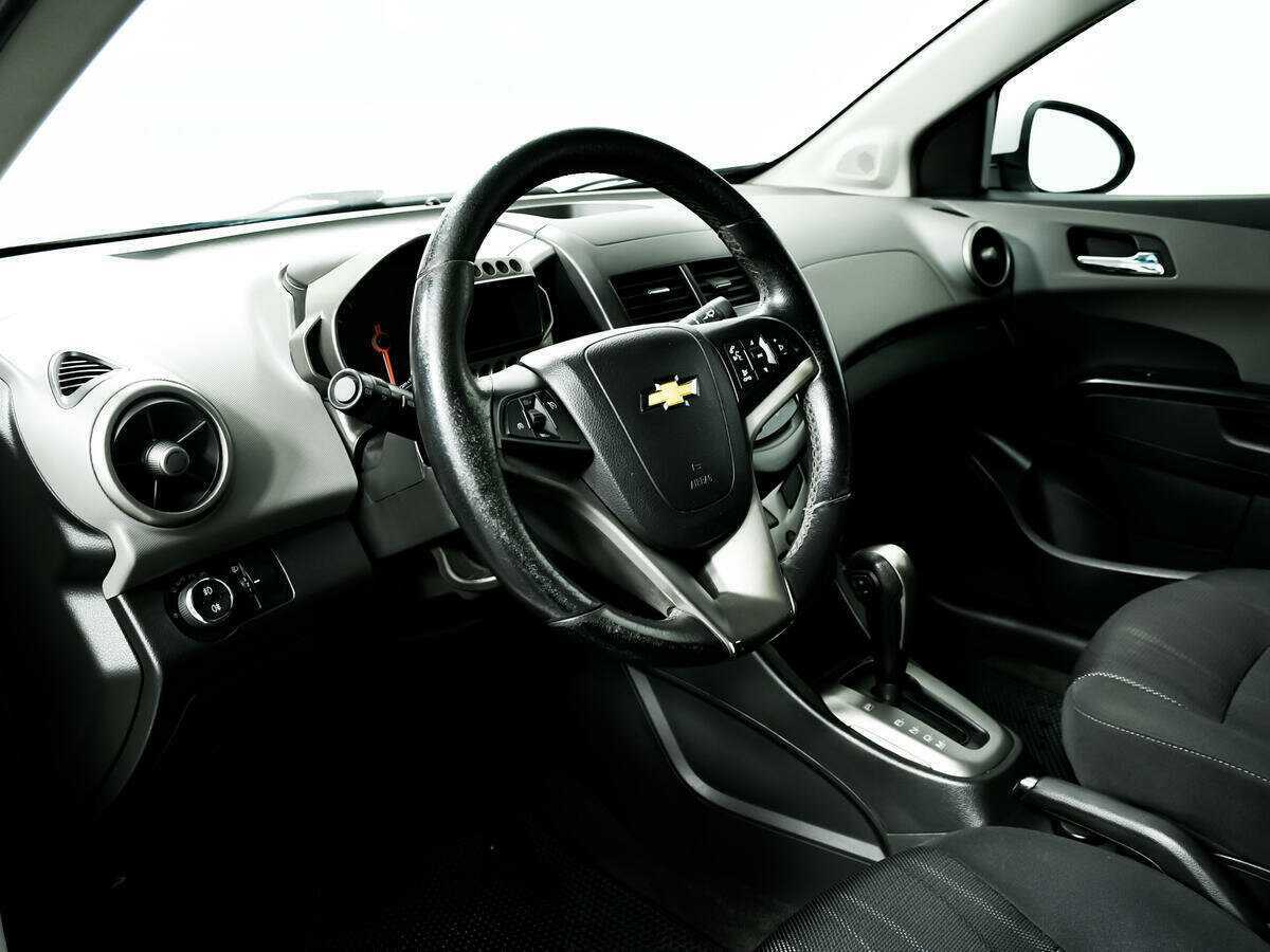 Chevrolet Aveo с пробегом — 2014 год. Фото: #12