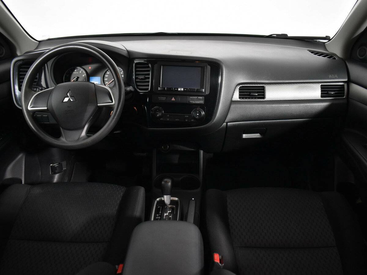Mitsubishi Outlander с пробегом — 2015 год. Фото: #10